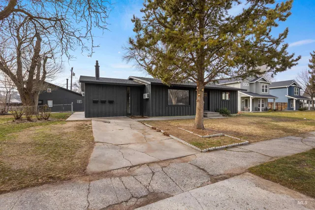 $575,000 | 495 South 3rd E Street, Mountain Home, ID 83647