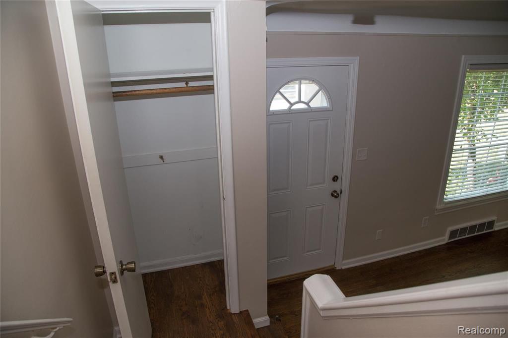 1522 West Webster Road Royal Oak, MI 48073 - Photo 7 of 33