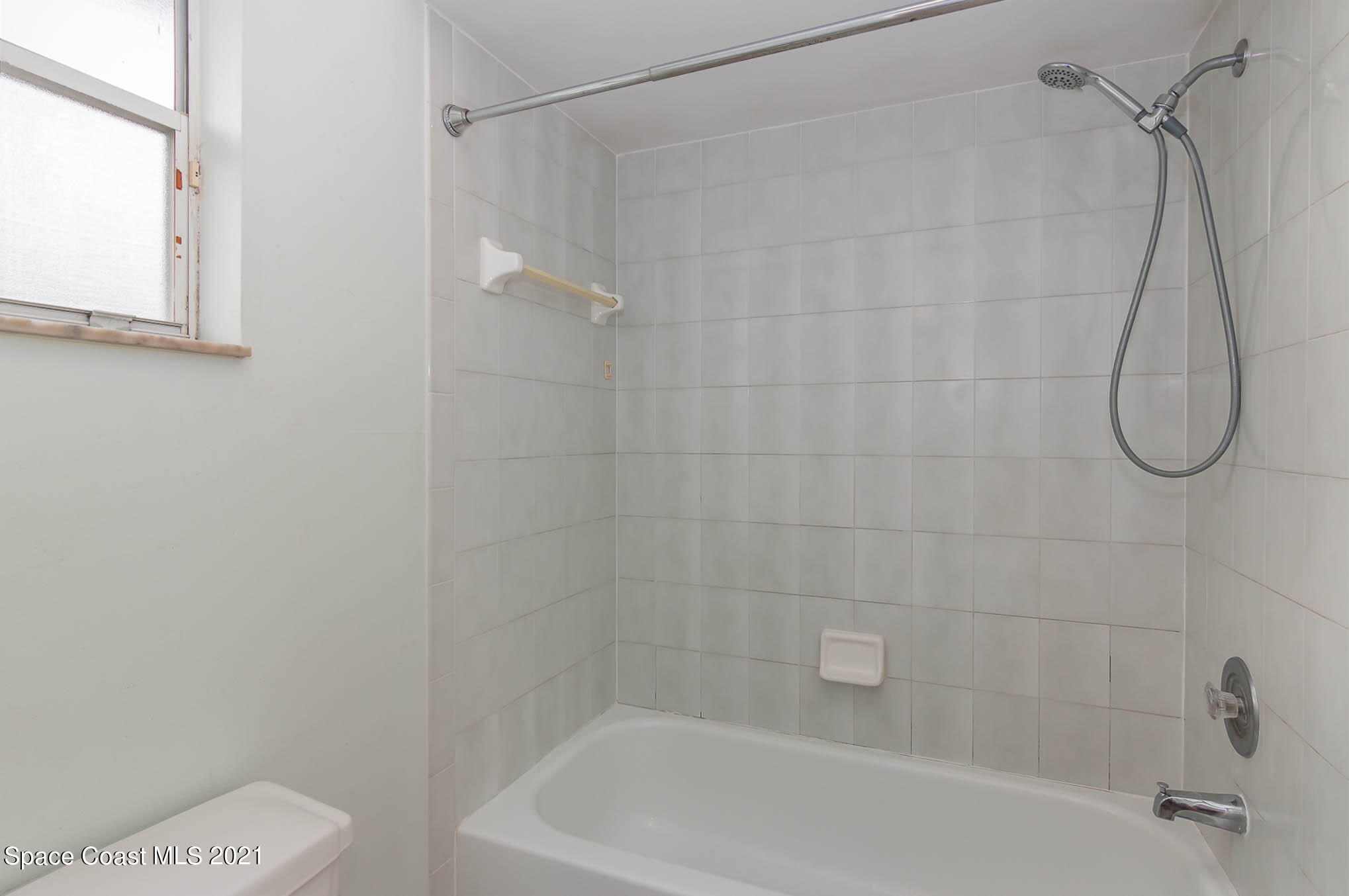 6755 Cairo Road Cocoa, FL 32927 - Photo 13 of 22 a bathroom with a bath tub with a shower