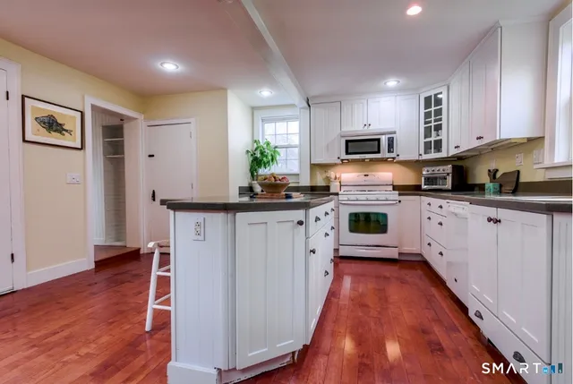 $4,000 | 33 Main Street, Stonington, CT 06355