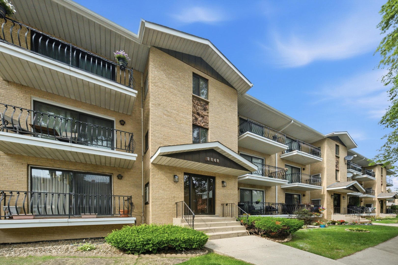 9649 South Harlem Avenue, Unit 3C Chicago Ridge, IL 60415 - Photo 1 of 31
