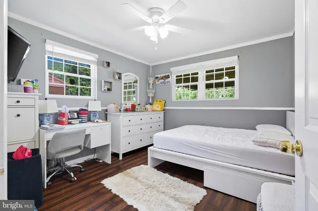 a bedroom that has a bed and a table in it