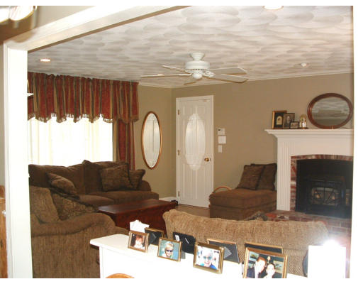10 Schofield Road Chelmsford, MA 01824 - Photo 4 of 15 Gallery Image 4
