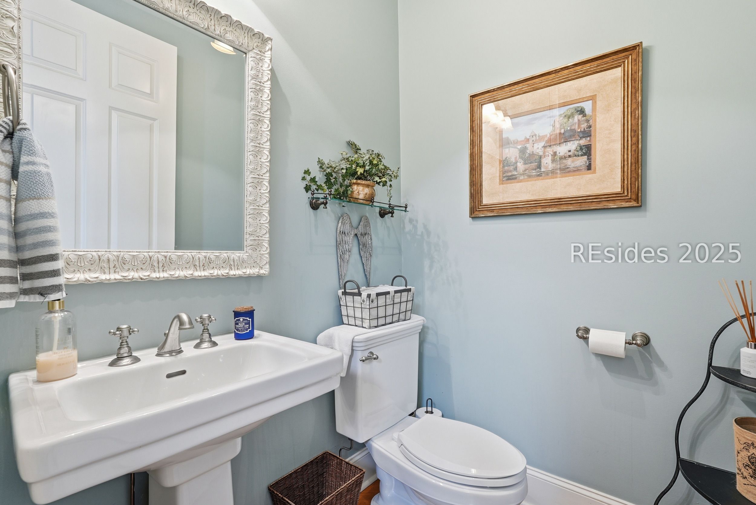 10 Hasty Point Place Bluffton, SC 29909 - Photo 26 of 53 Powder Room