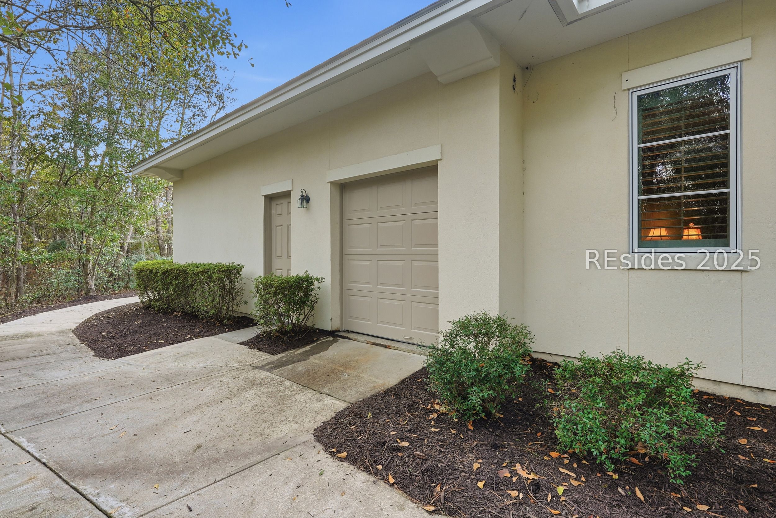 10 Hasty Point Place Bluffton, SC 29909 - Photo 6 of 53 Golf cart garage