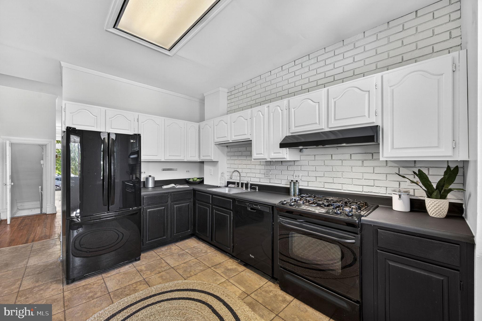 323 13th Street Southeast Washington, DC 20003 - Photo 13 of 46