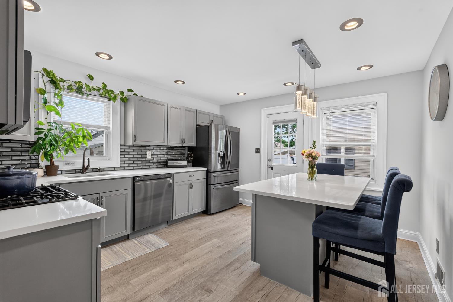 28 Wagner Street Fords, NJ 08863 - Photo 10 of 30
