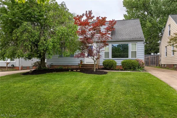 $289,900 | 5042 North Barton Road, Lyndhurst, OH 44124