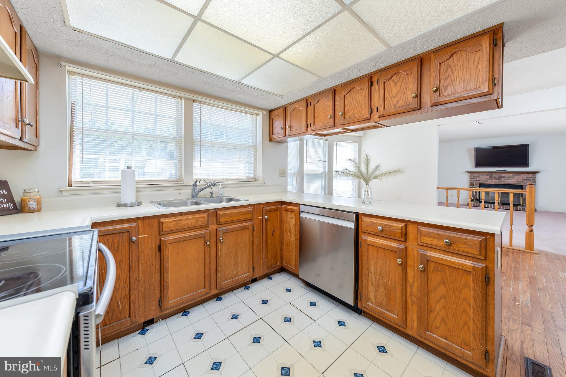 1132 Falkirk Road Williamstown, NJ 08094 - Photo 7 of 23 Kitchen