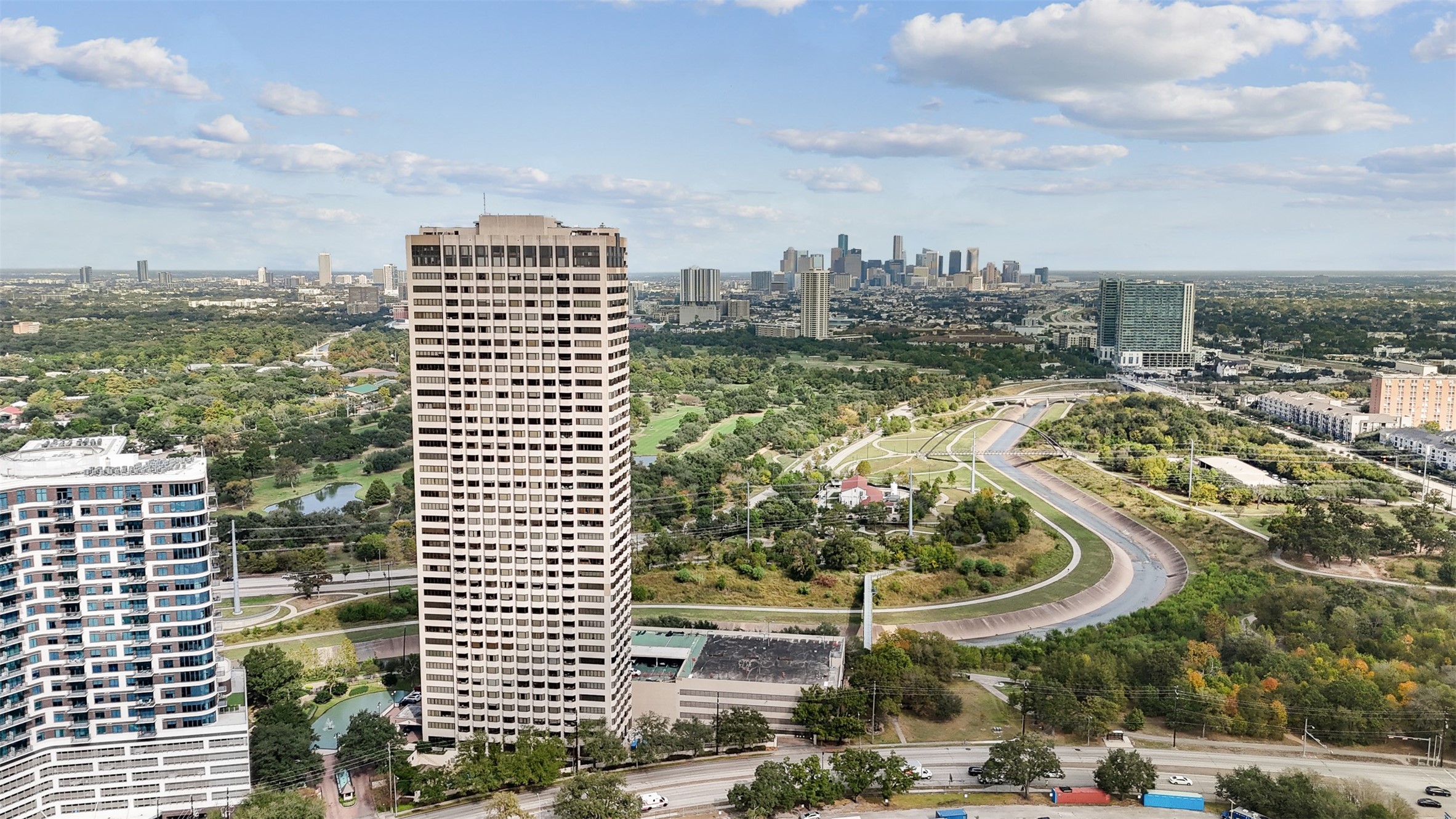 The Spires Hi-Rise is a full-service building with a Gate Attendant, Concierge, Valet, and On-Site Management.