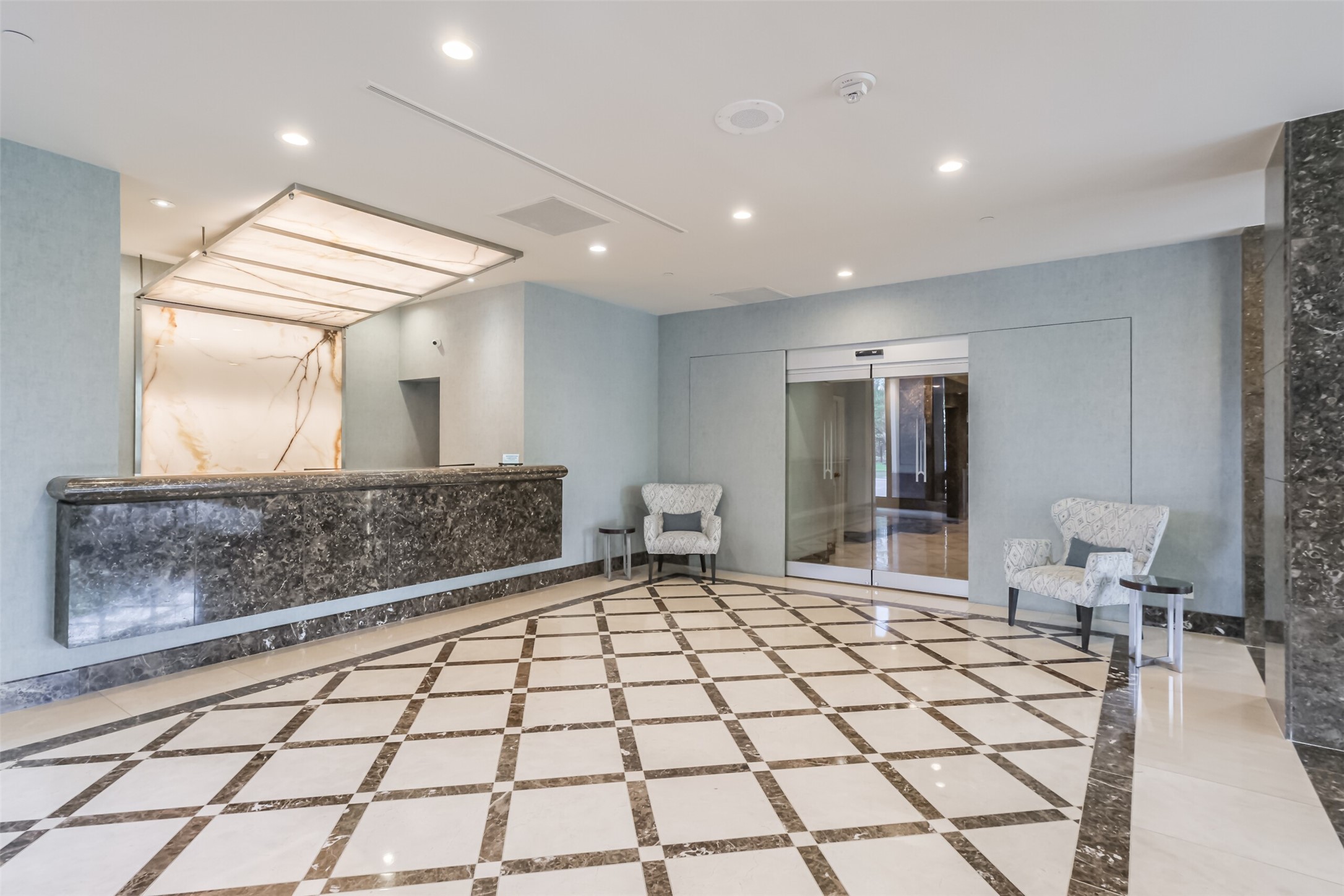 2001 Holcombe Boulevard, Unit 1106 Houston, TX 77030 - Photo 42 of 50 Spacious building lobby with concierge desk.