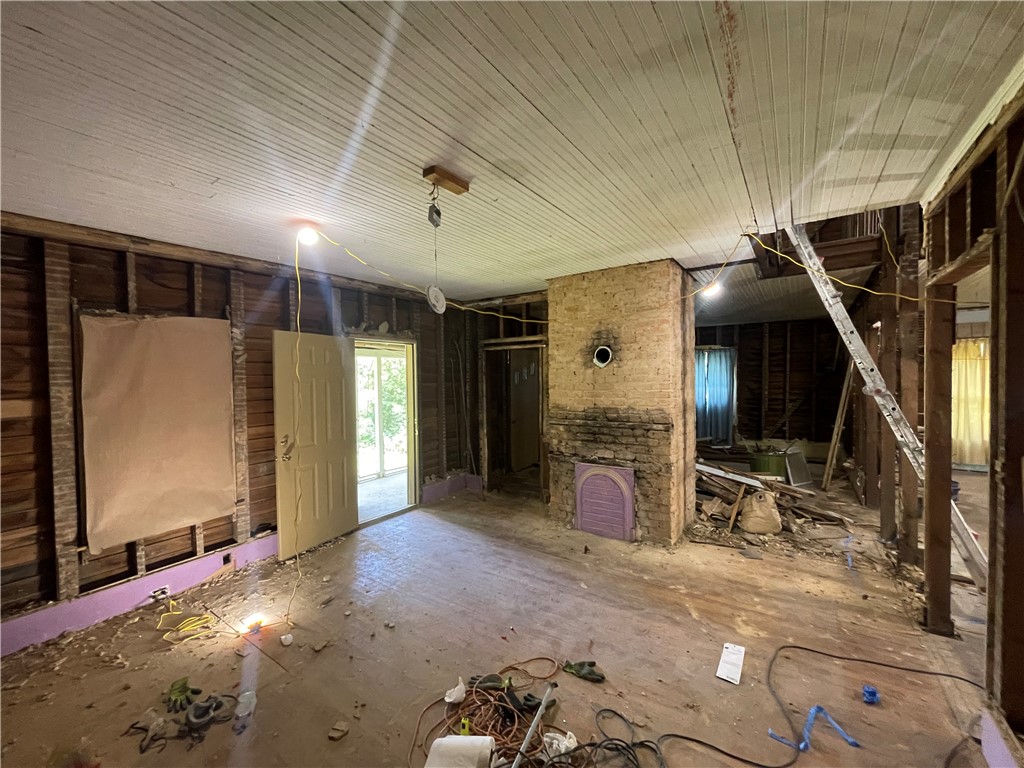 171 River Ridge Road Seneca, SC 29672 - Photo 6 of 22 Visualize your future dream home within this versatile space ready for custom renovations.