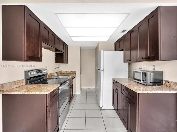 $2,000 | 5710 Northwest 21st Street, Unit 36B, Lauderhill, FL 33313