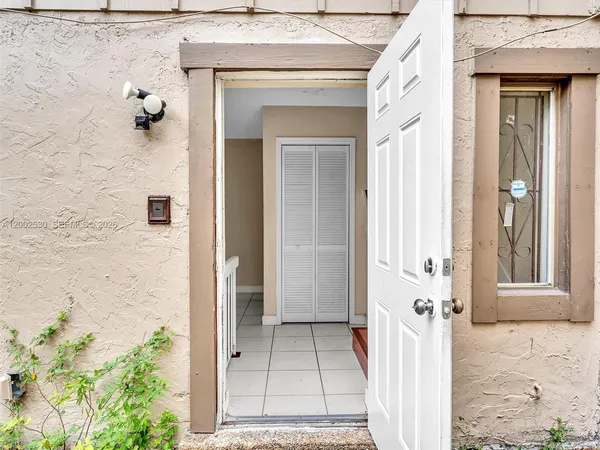 $2,000 | 5710 Northwest 21st Street, Unit 36B, Lauderhill, FL 33313
