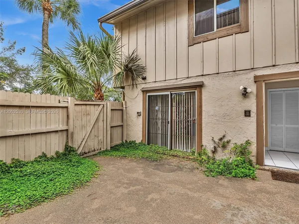 $2,000 | 5710 Northwest 21st Street, Unit 36B, Lauderhill, FL 33313