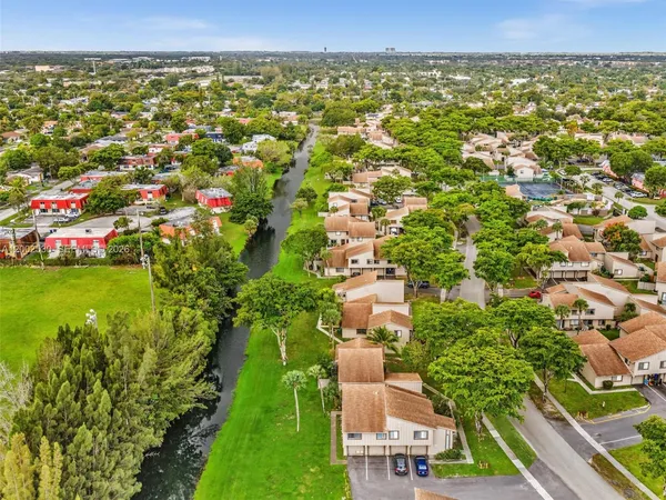 $2,000 | 5710 Northwest 21st Street, Unit 36B, Lauderhill, FL 33313