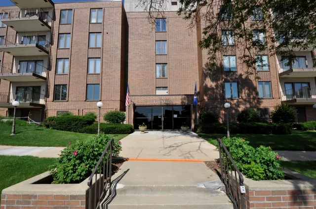 $297,500 | 317 6th Avenue Southwest, Unit 501, Rochester, MN 55902