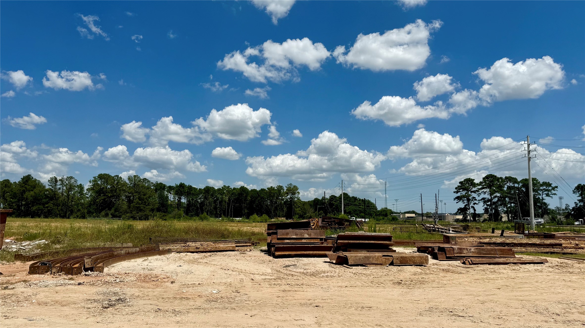 8211 Little York Road Houston, TX 77078 - Photo 15 of 24 a view of a lake with lawn chairs and entertaining space