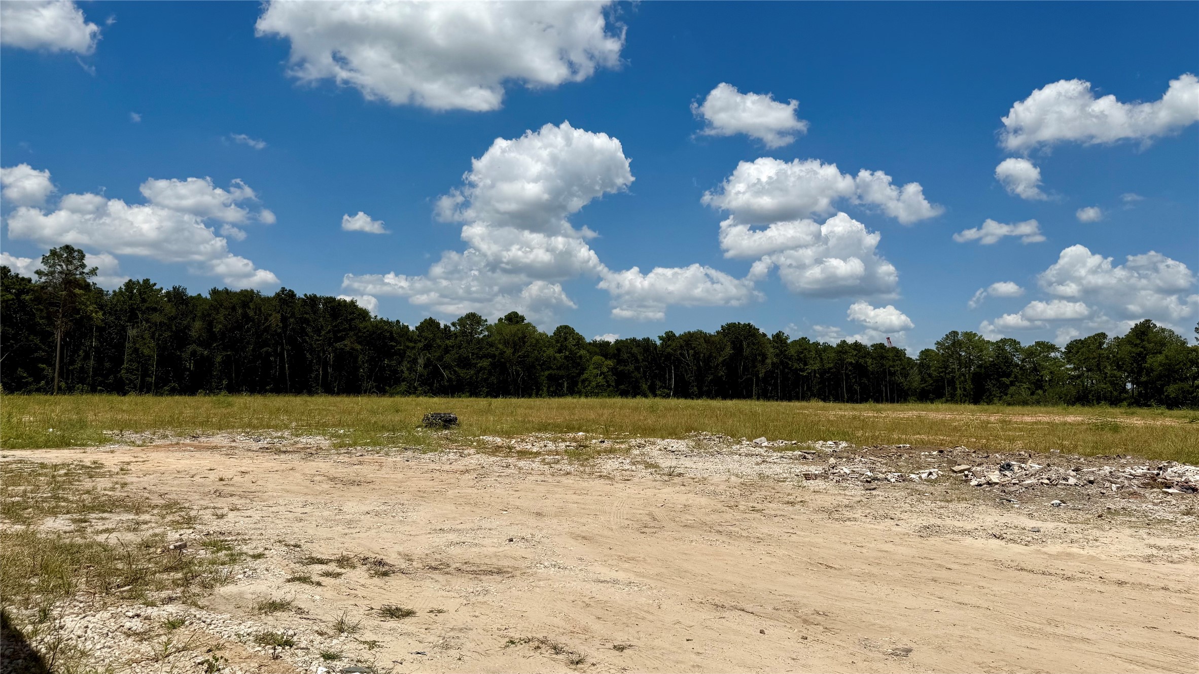 8211 Little York Road Houston, TX 77078 - Photo 9 of 24 a view of a lake