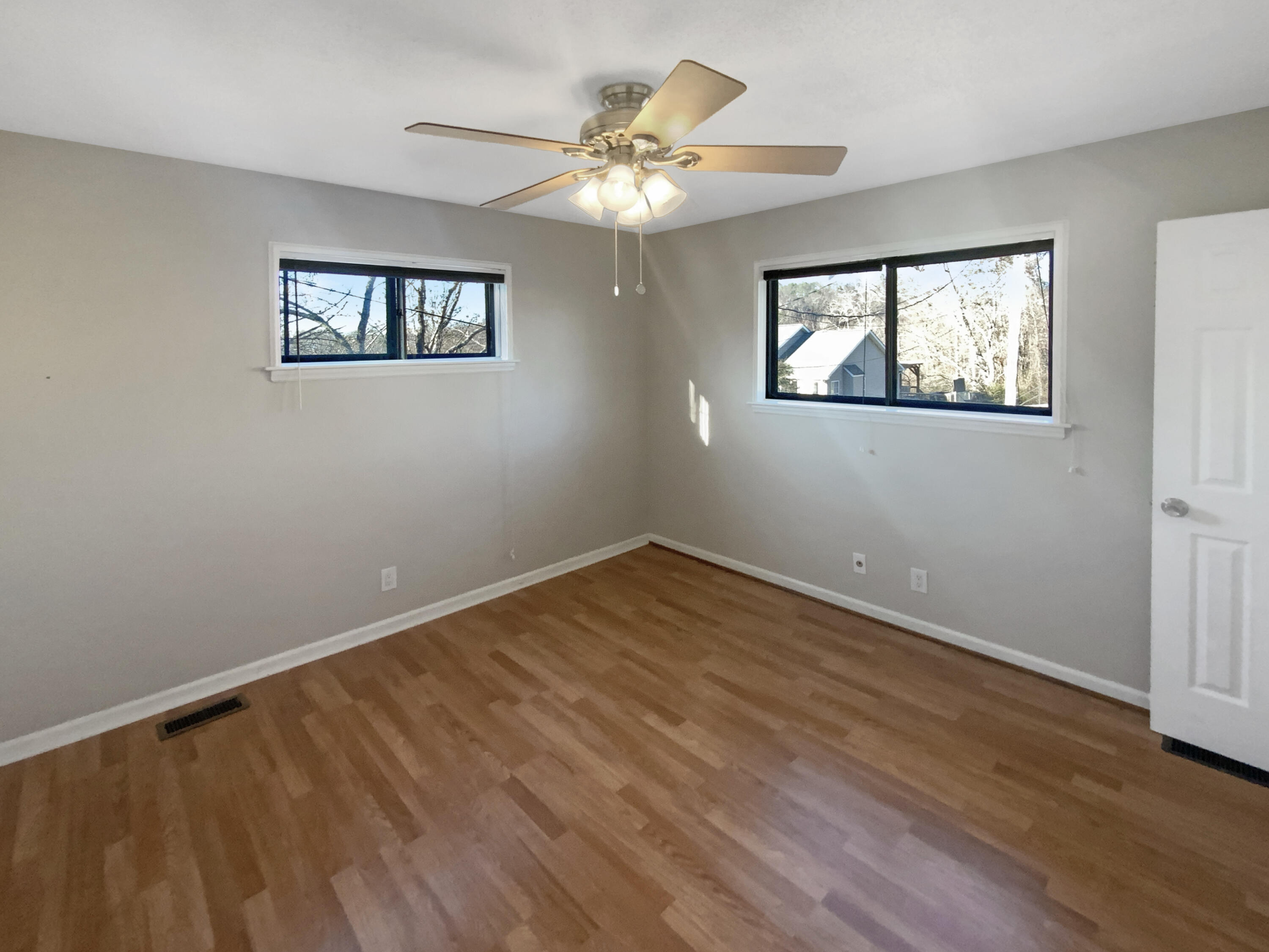 1307 Springview Drive Chattanooga, TN 37421 - Photo 4 of 25 photo_04