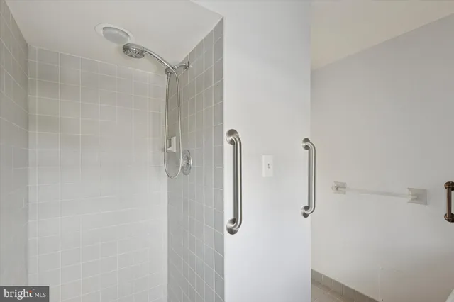 a view of a house with backyard and trees