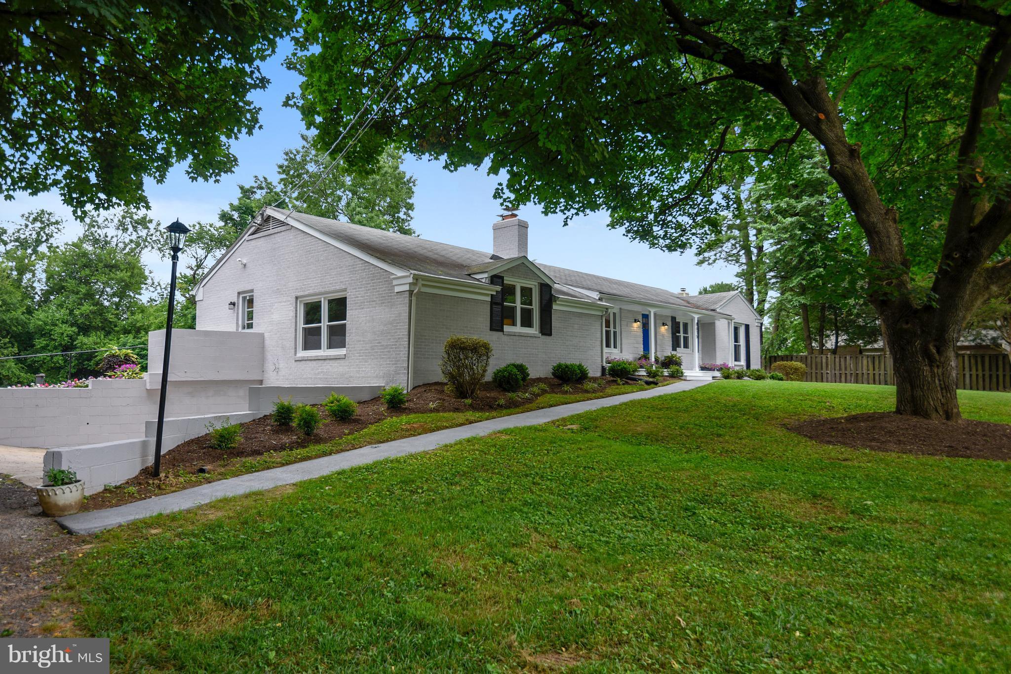 8615 Emory Grove Road Gaithersburg, MD 20877 - Photo 2 of 27 Country Elegance So Near the City !