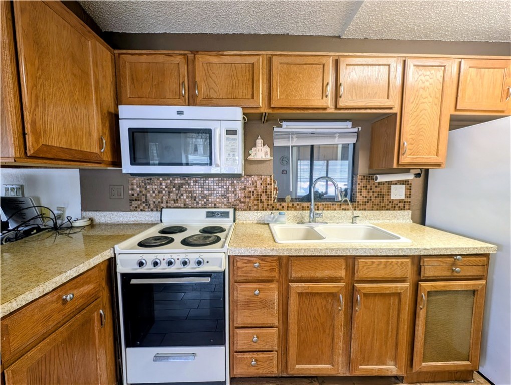 2000 Ramar Road, Unit 181 Bullhead City, AZ 86442 - Photo 18 of 35 Kitchen