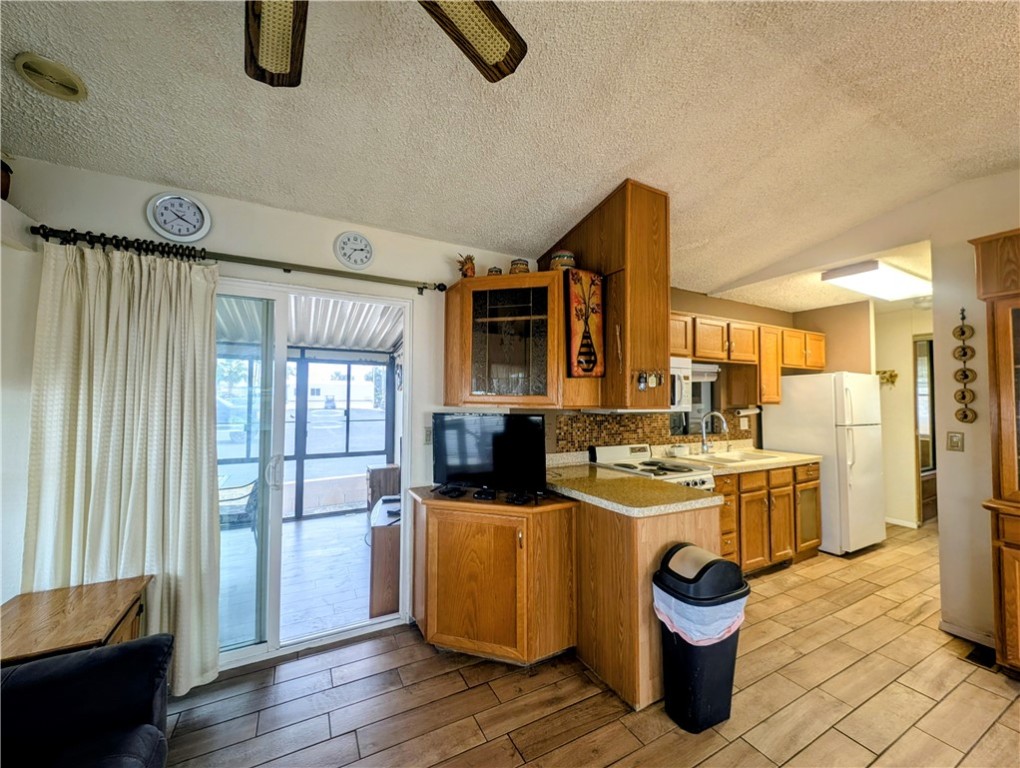 2000 Ramar Road, Unit 181 Bullhead City, AZ 86442 - Photo 19 of 35 Kitchen
