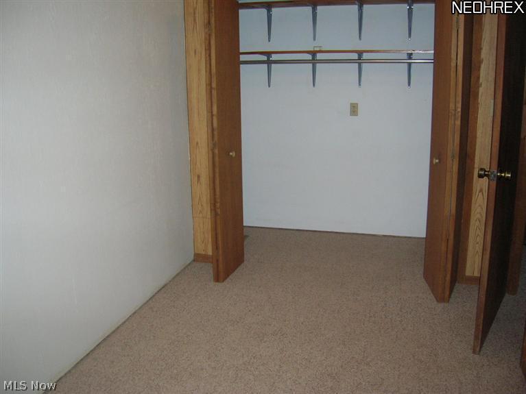 995 Doyle Road Jefferson, OH 44047 - Photo 2 of 13 The large foyer/mudroom off the side door entrance.