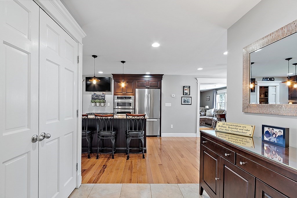 47 Indian Hill Road Worcester, MA 01606 - Photo 3 of 41 Gallery Image 3