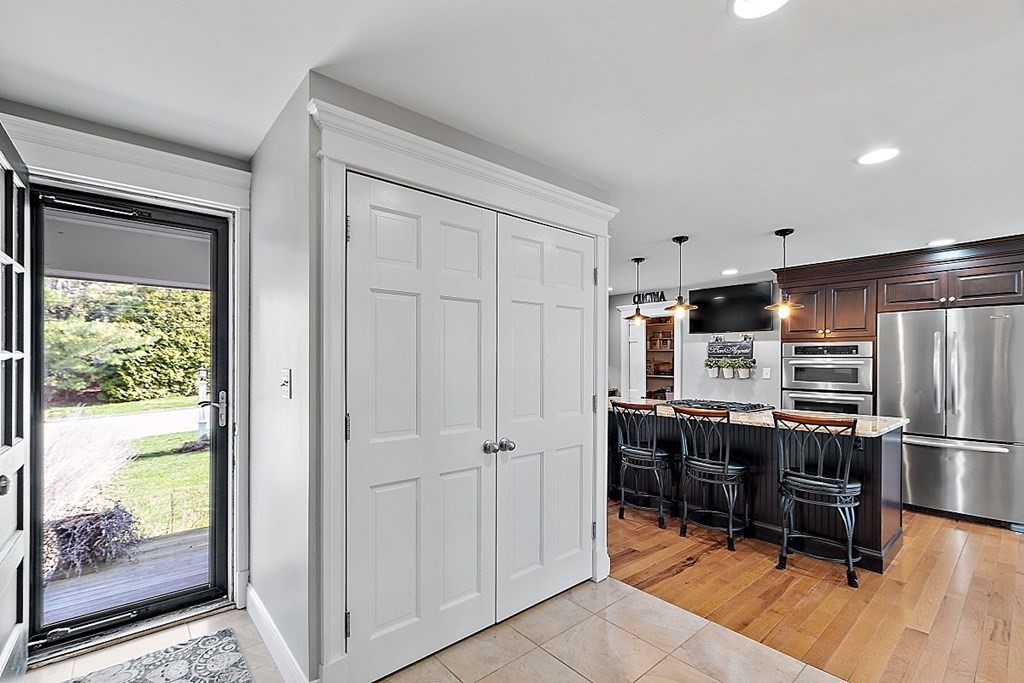 47 Indian Hill Road Worcester, MA 01606 - Photo 5 of 41 Gallery Image 5