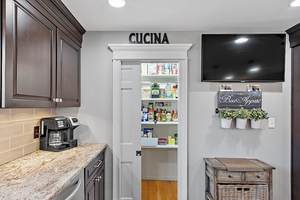 47 Indian Hill Road Worcester, MA 01606 - Photo 10 of 41 Gallery Image 10