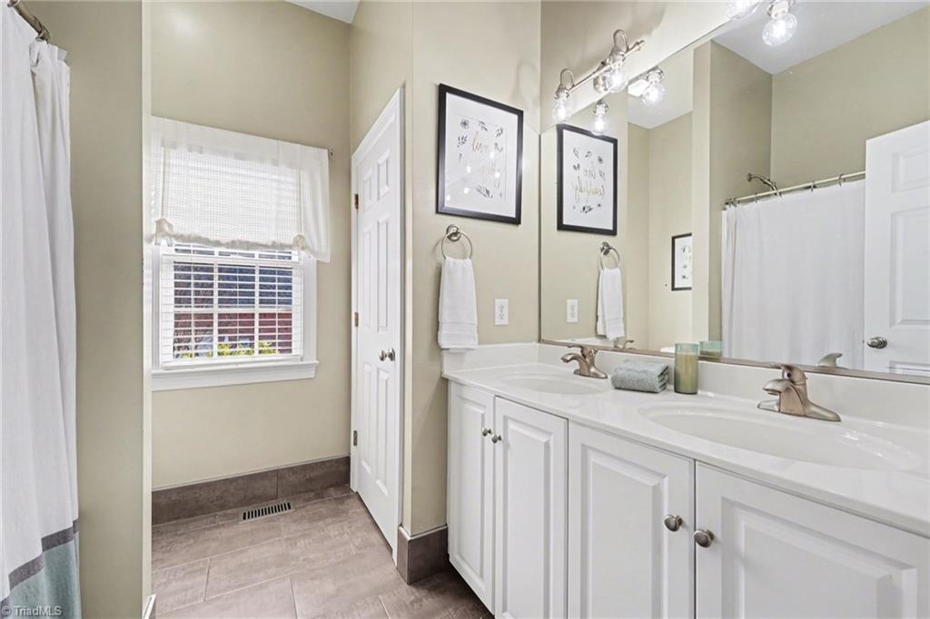 2001 Anchoridge Avenue High Point, NC 27265 - Photo 25 of 39