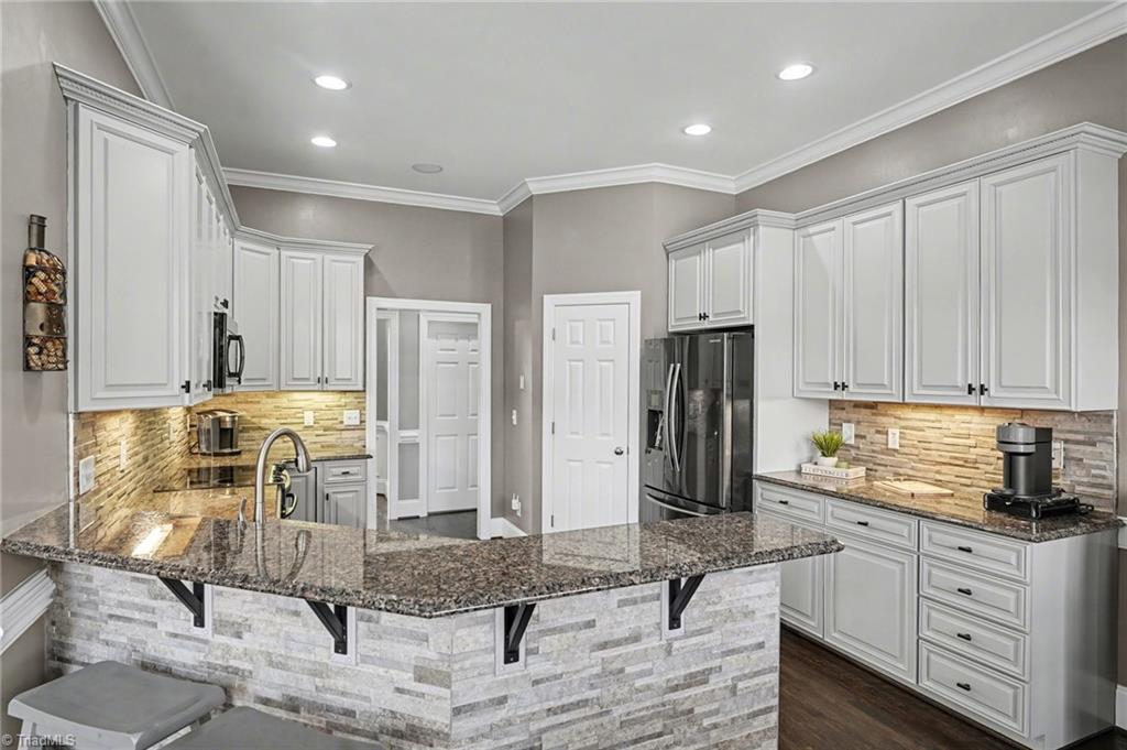 2001 Anchoridge Avenue High Point, NC 27265 - Photo 10 of 39