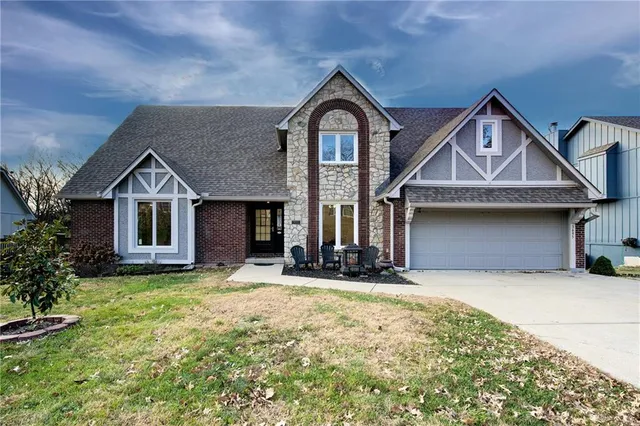 $465,000 | 3695 Southwest Kimstin Circle, Blue Springs, MO 64015