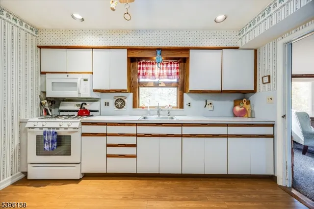 $499,000 | 40-11 Kramer Place, Fair Lawn, NJ 07410