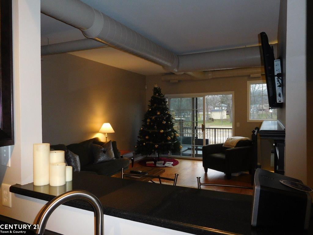 194 Mill Street Rochester, MI 48307 - Photo 16 of 48