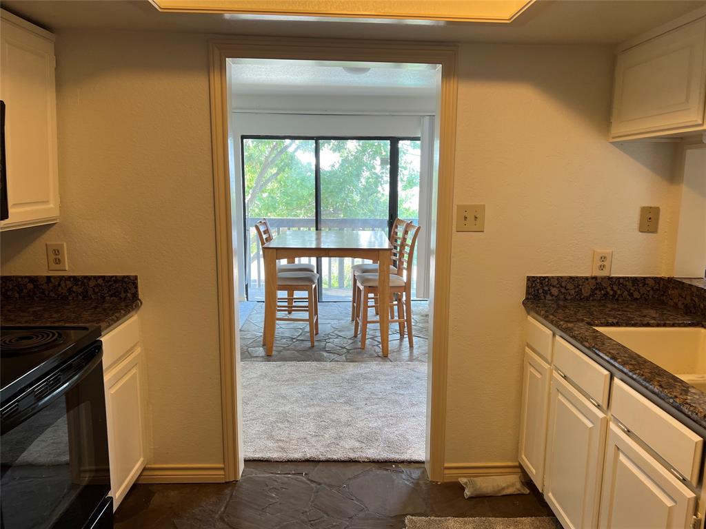 1522 Signal Ridge Place, Unit 1522 Rockwall, TX 75032 - Photo 24 of 28 a kitchen with a stove and a refrigerator