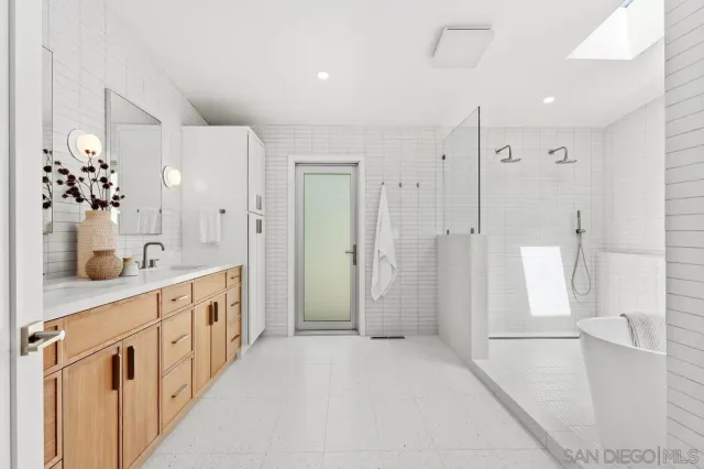 $3,695,000 | 5851 Box Canyon Road, La Jolla, CA 92037