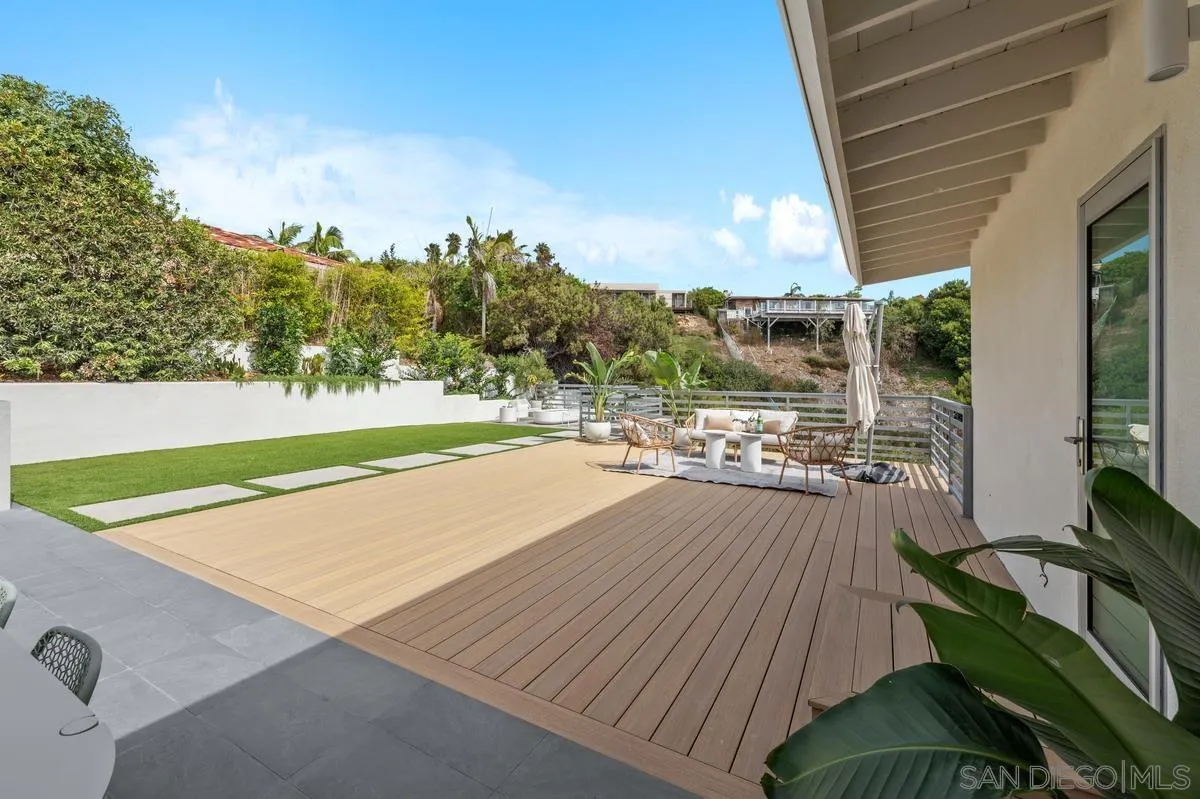 5851 Box Canyon Road La Jolla, CA 92037 - Photo 30 of 39 a view of a backyard