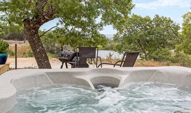 $1,975,000 | 903 Eichen Strasse, Fredericksburg, TX 78624