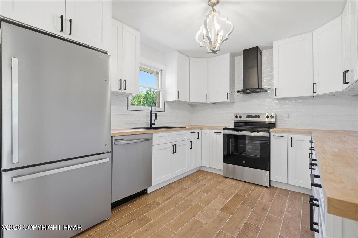 129 Rinker Road Stroudsburg, PA 18360 - Photo 16 of 64 MODERN KITCHEN