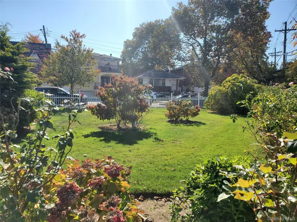 $3,075 | 16606 Willets Point Boulevard | Clearview