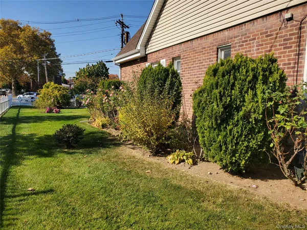 $3,075 | 16606 Willets Point Boulevard | Clearview