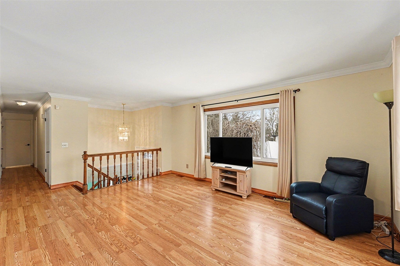 24213 Broadview Street Farmington Hills, MI 48336 - Photo 8 of 39