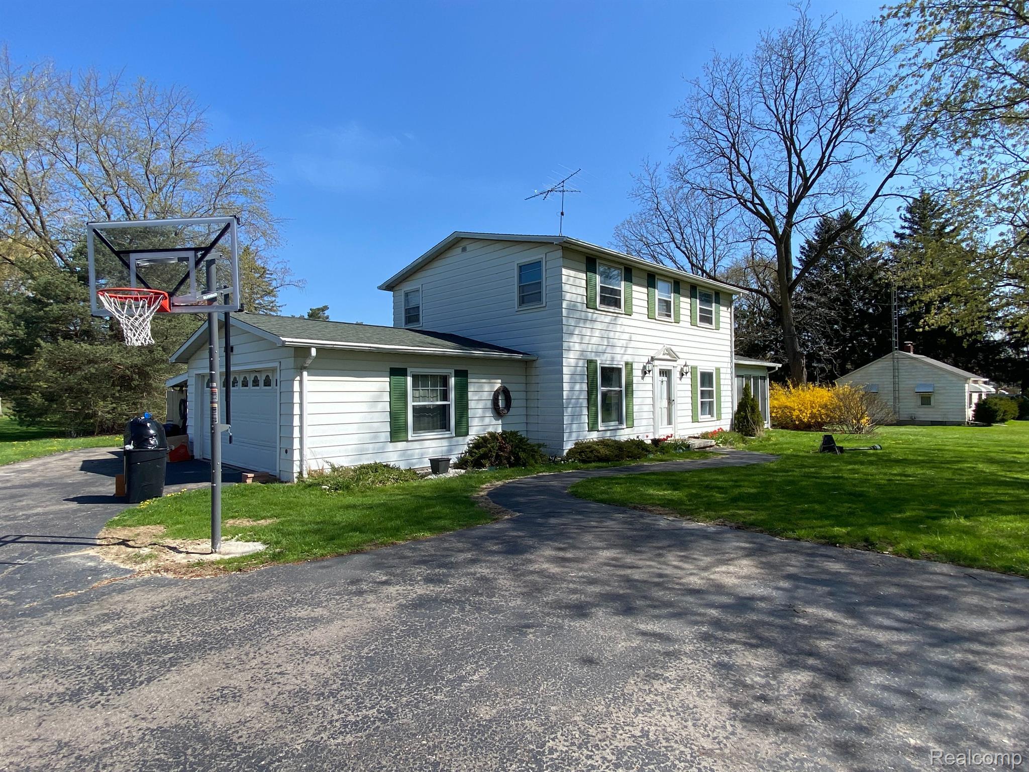 6157 East Richfield Road East Flint, MI 48506 - Photo 2 of 27 Gallery Image 2