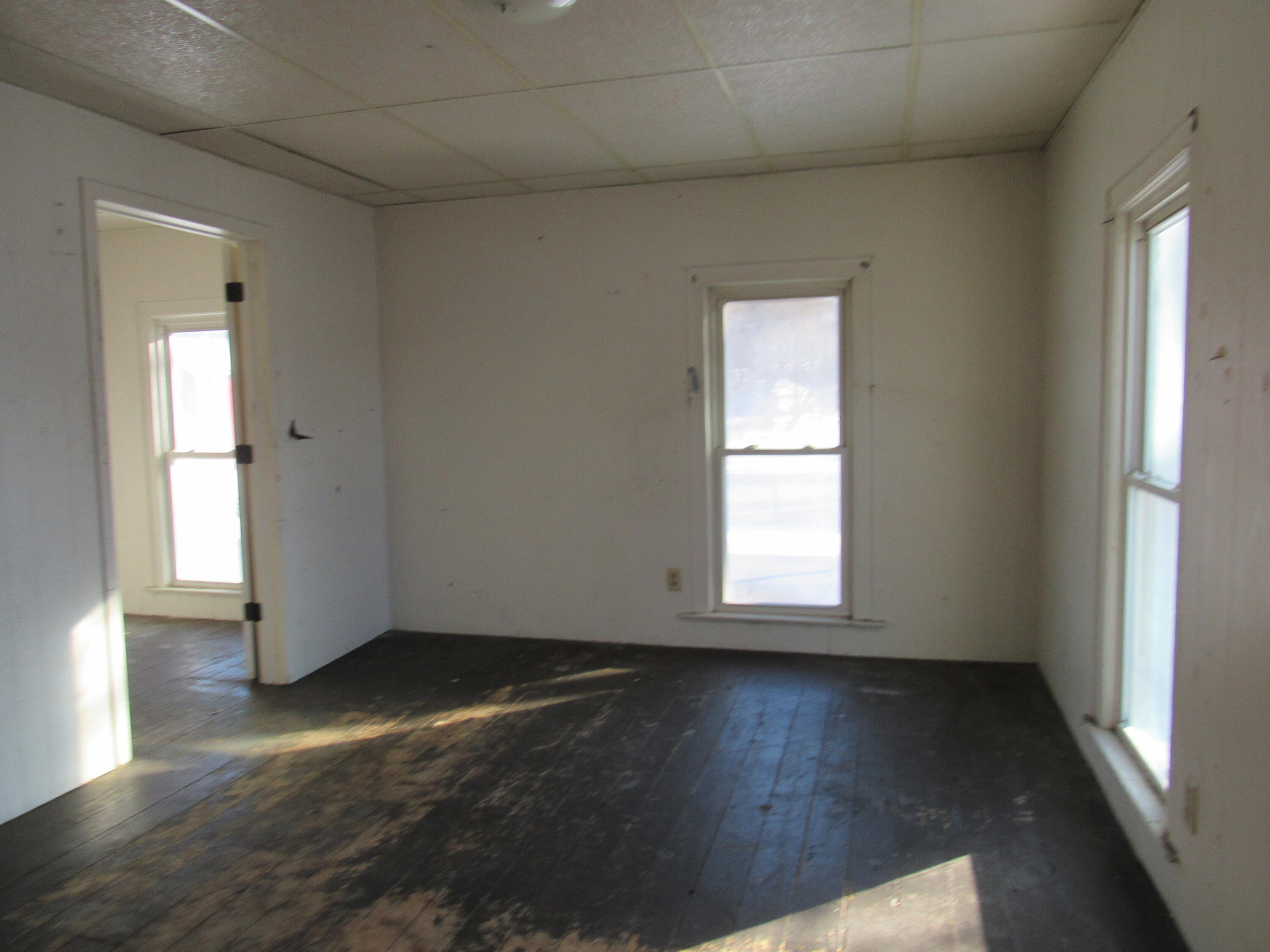 130 West Riverside Drive Ionia, MI 48846 - Photo 5 of 6 IMG_1621