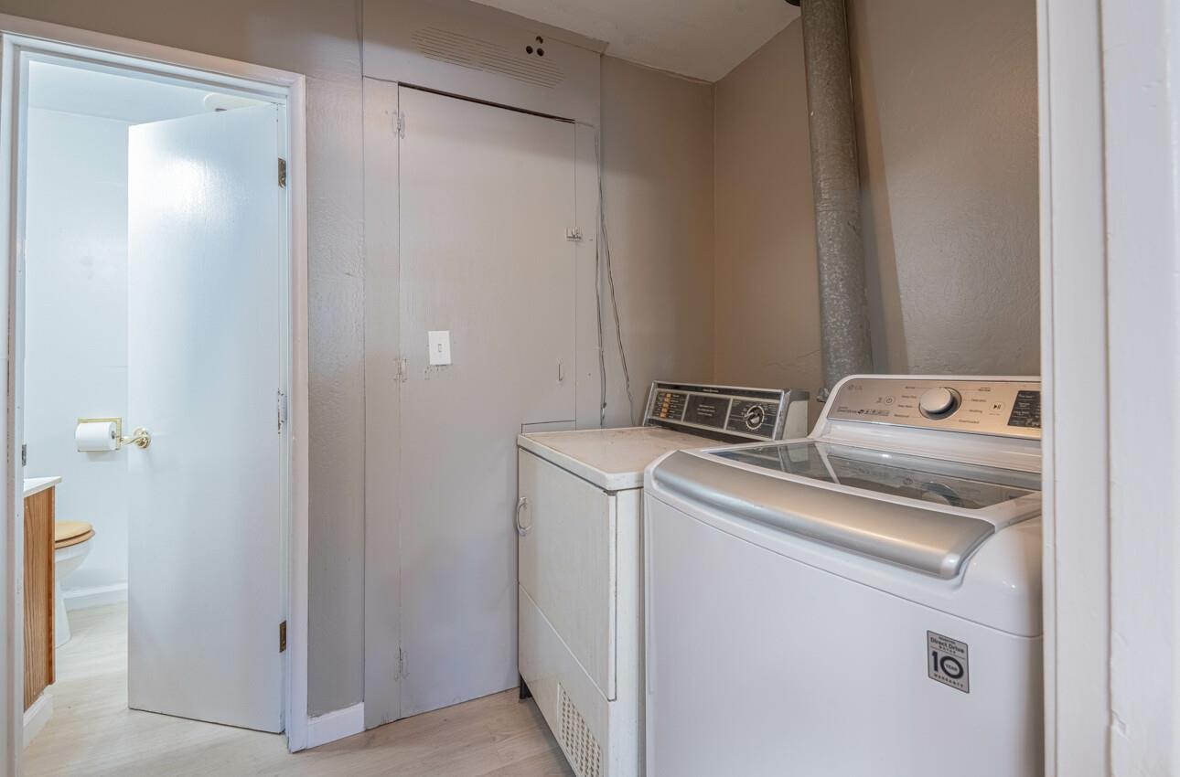 454 Paradise Road Salinas, CA 93907 - Photo 24 of 31 a utility room with dryer and washer