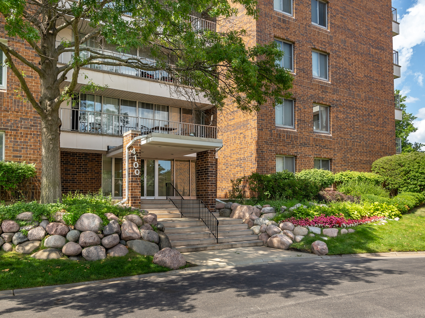 4100 Triumvera Drive, Unit 506B Glenview, IL 60025 - Photo 1 of 31