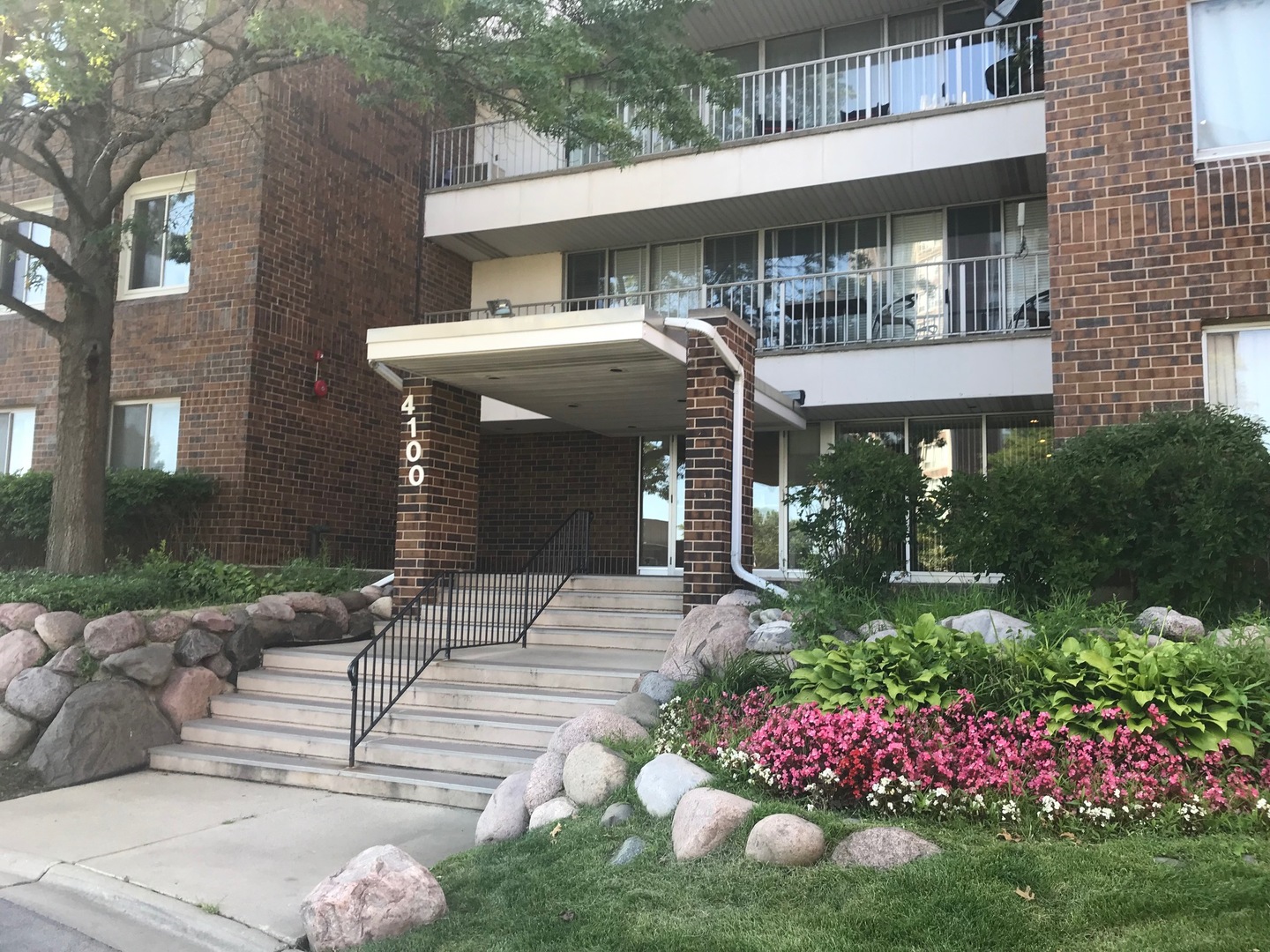 4100 Triumvera Drive, Unit 506B Glenview, IL 60025 - Photo 2 of 31